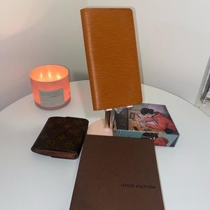 Cognac foldover by Louis Vuitton. 6 slot cardholder, & wallet.